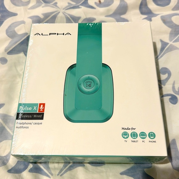 NIB Alpha turquoise wireless pulse X headphones